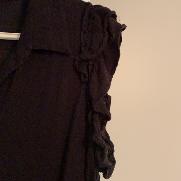 Black Short Sleeve Blouse w/ Ruffle Sleeve - Sz M - Picture 2 of 3